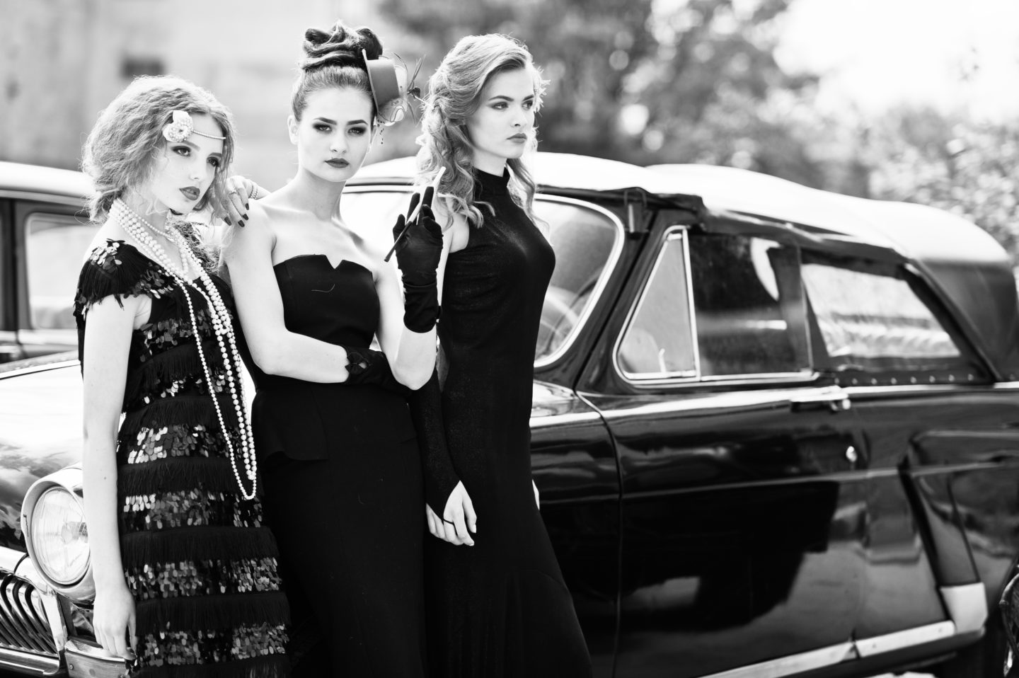 https://fashionhints.net/wp-content/uploads/2017/10/bigstock-Three-Young-Girl-In-Retro-Styl-131175368.jpg